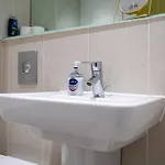 Centre 2br W Balcony Sleeps 8 *