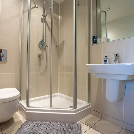 Centre 2br W Balcony Sleeps 8