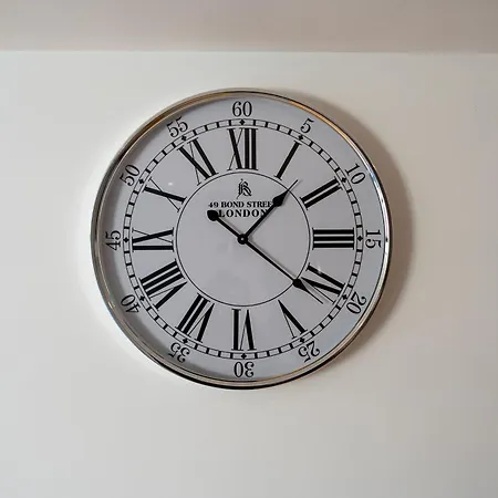 Central Leeds 2Br Apt Parking Sleeps 8 *