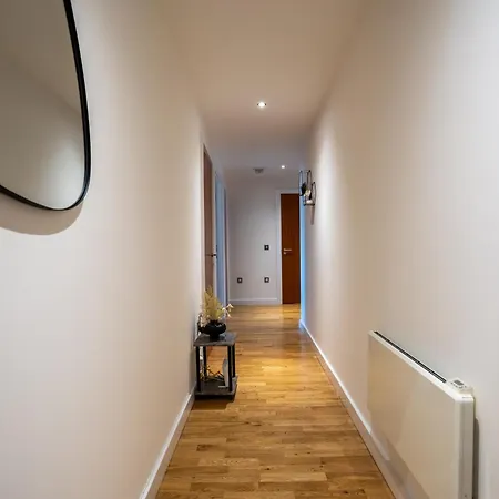 Centre 2br W Balcony Sleeps 8