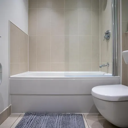 Centre 2br W Balcony Sleeps 8 Appartement