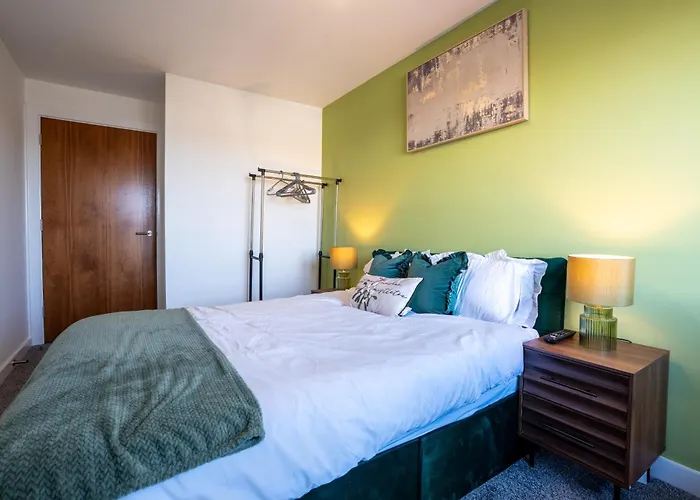 Апартаменти Centre 2br W Balcony Sleeps 8