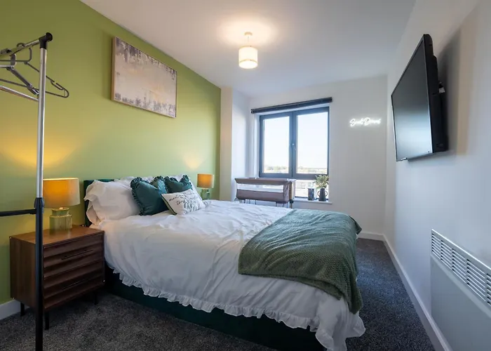 Centre 2br W Balcony Sleeps 8 *