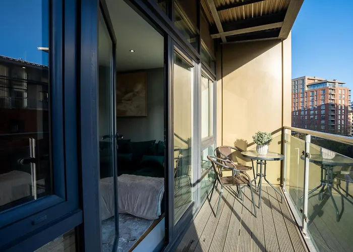 Centre 2br W Balcony Sleeps 8 * Лідс