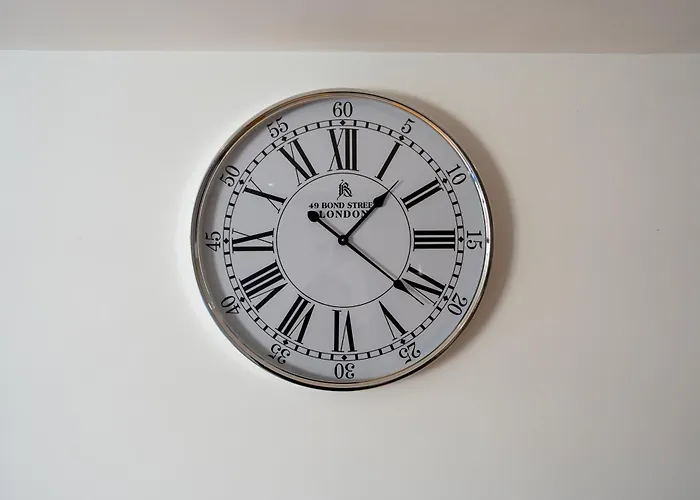 Centre 2br W Balcony Sleeps 8 *