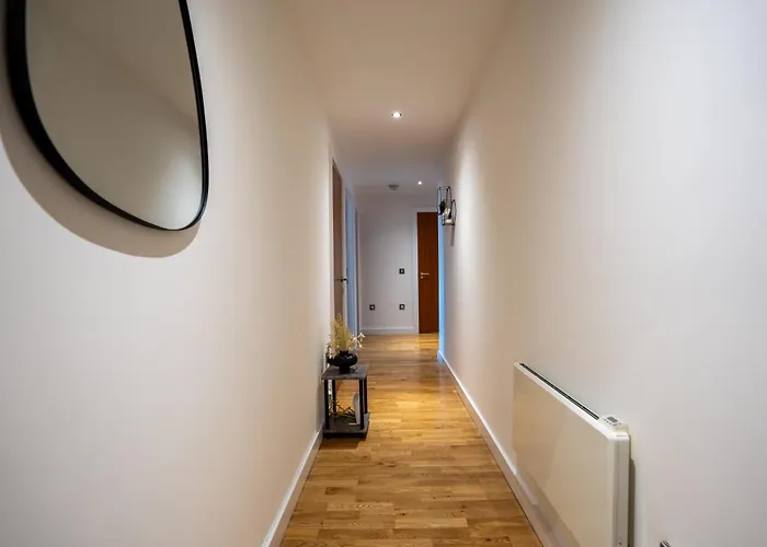 Centre 2br W Balcony Sleeps 8