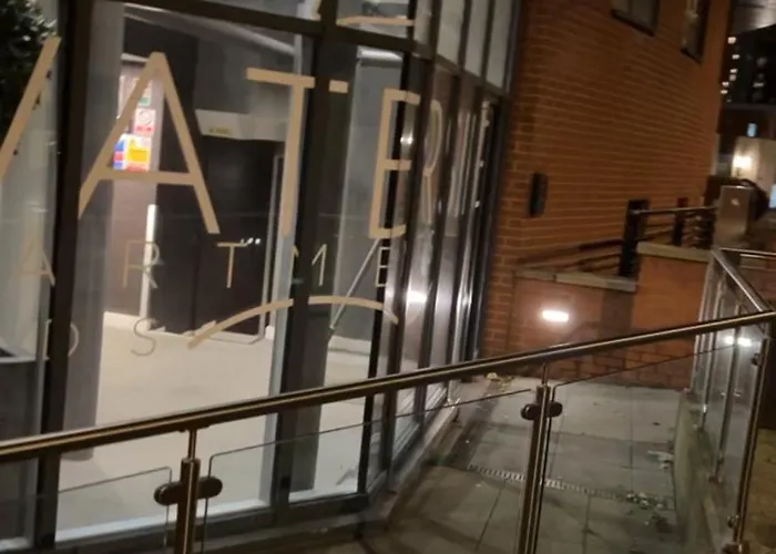 Апартаменти Centre 2br W Balcony Sleeps 8 Лідс