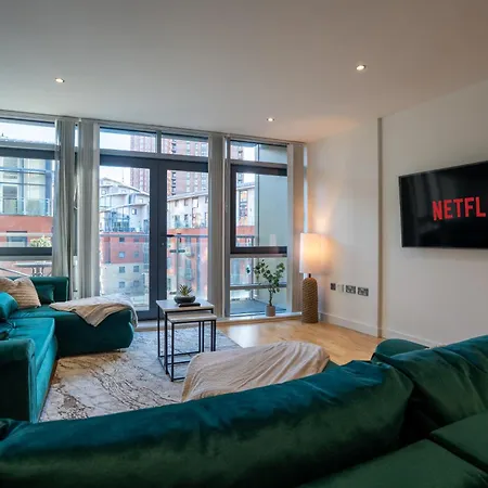 Centre 2br W Balcony Sleeps 8 * 利兹