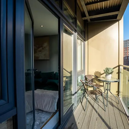 Central Leeds 2Br Apt Parking Sleeps 8 * リーズ