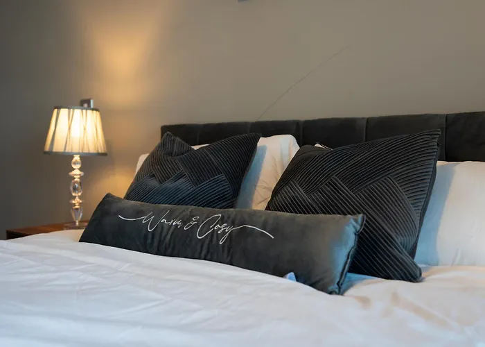 Centre 2br W Balcony Sleeps 8 利兹