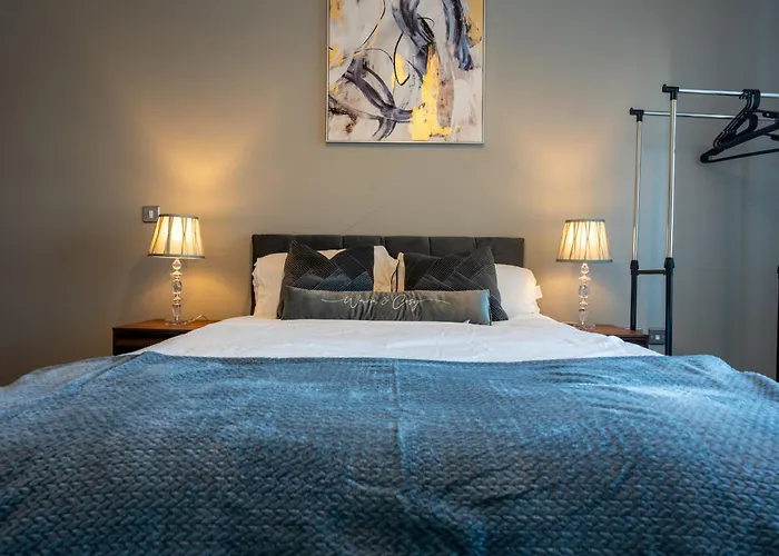 Centre 2br W Balcony Sleeps 8 * 利兹