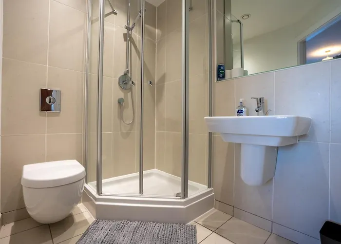 Centre 2br W Balcony Sleeps 8