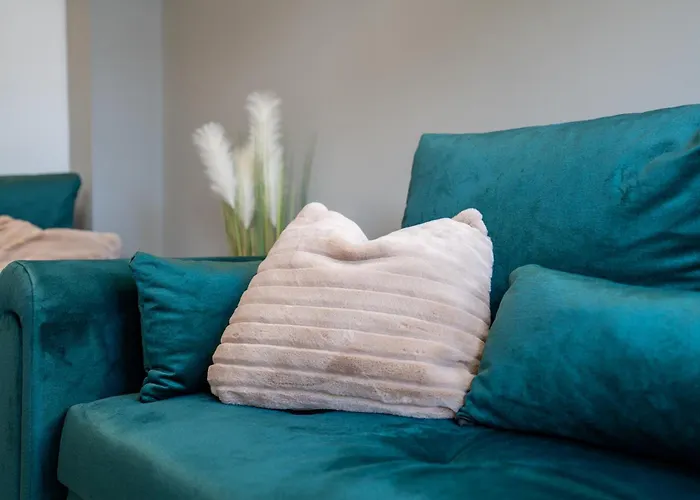 Centre 2br W Balcony Sleeps 8 *