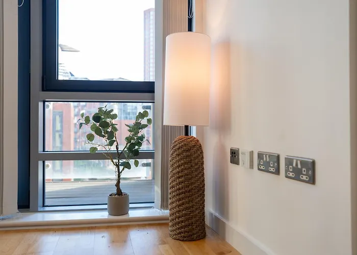 Centre 2br W Balcony Sleeps 8 公寓